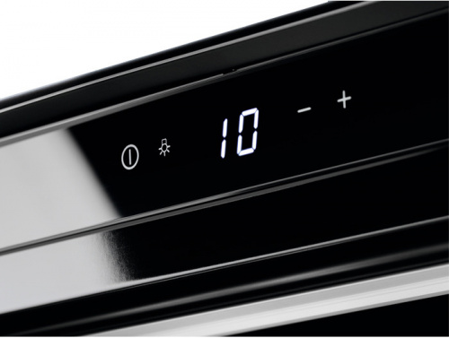 Встраиваемый винный шкаф Electrolux KBW5X фото 4